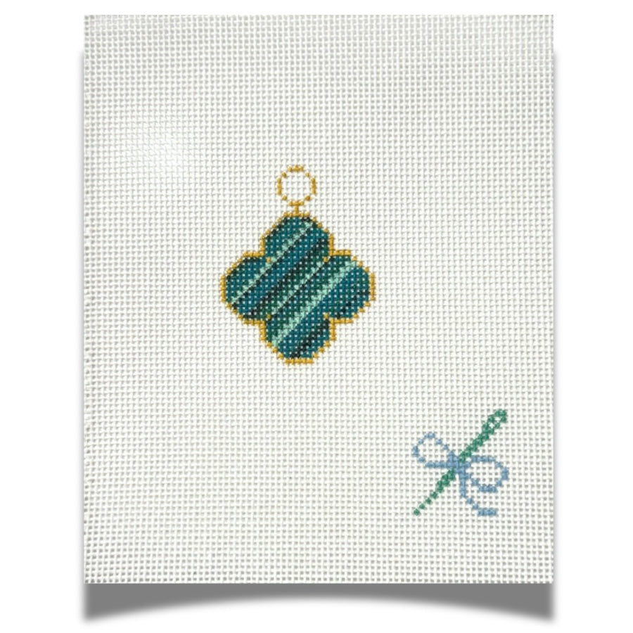 Preorder - Clover Charm Malachite (18 Mesh)