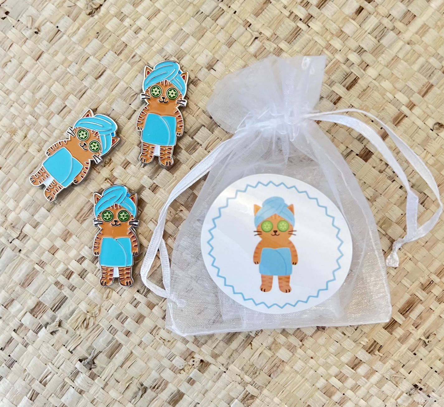 Spa Kitty Enamel Magnetic Needle Minder