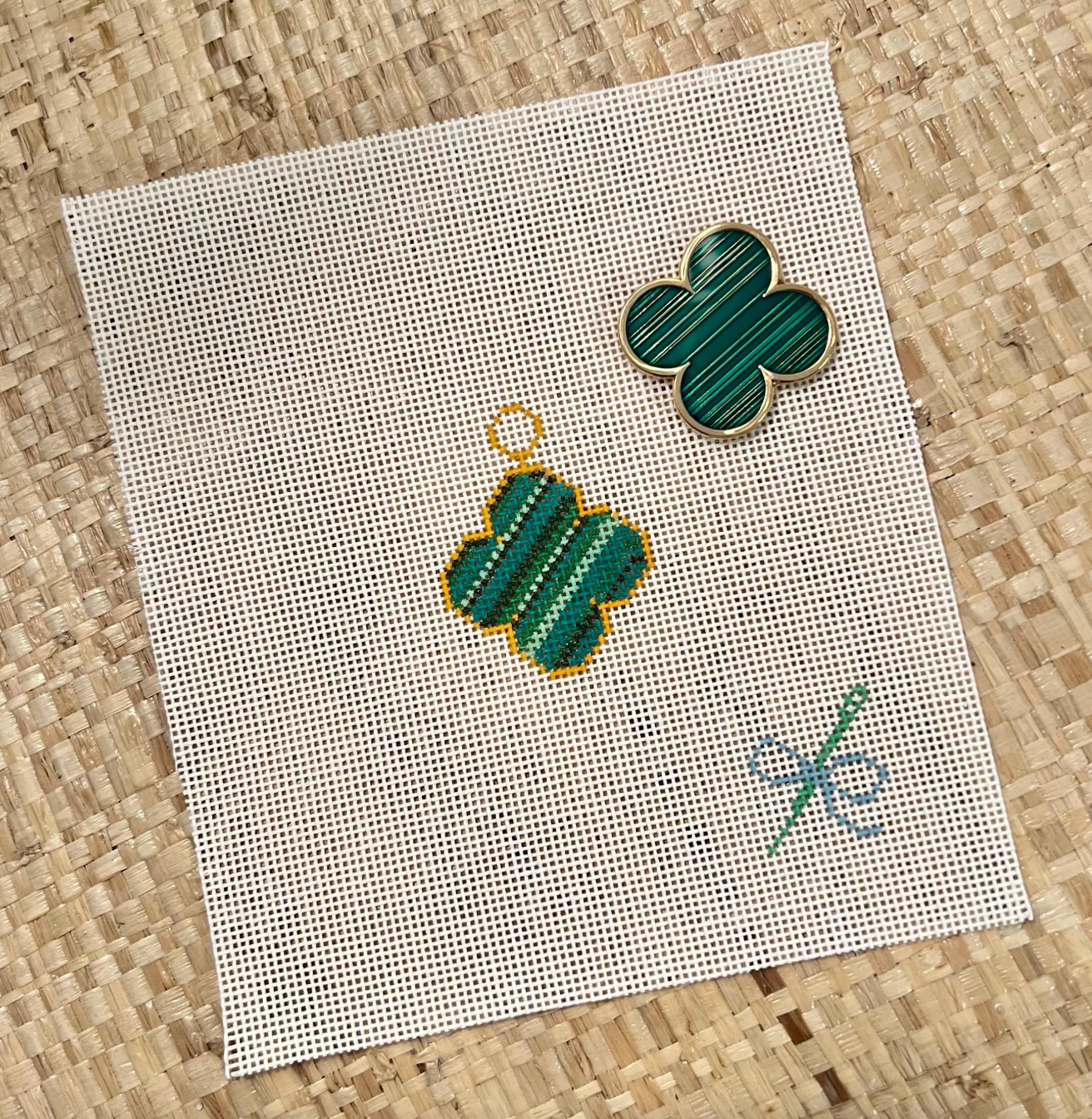 Green Clover Enamel Magnetic Needle Minder